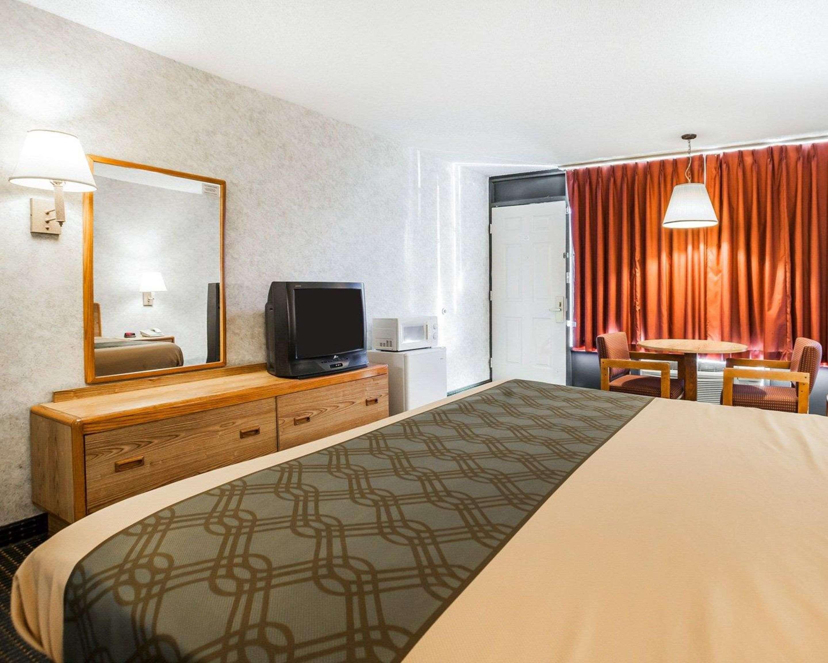 Econo Lodge Jefferson City Exteriör bild